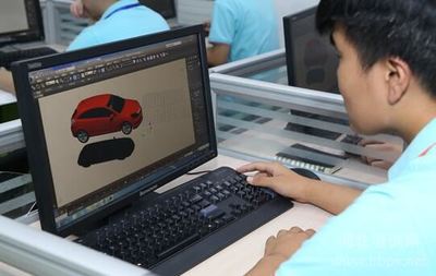 探索數字未來 石家莊新華電腦學校三維技術體驗課引領計算機技能新潮流